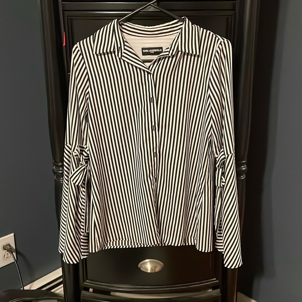 Stripped blouse with cute bow ties on sleeves